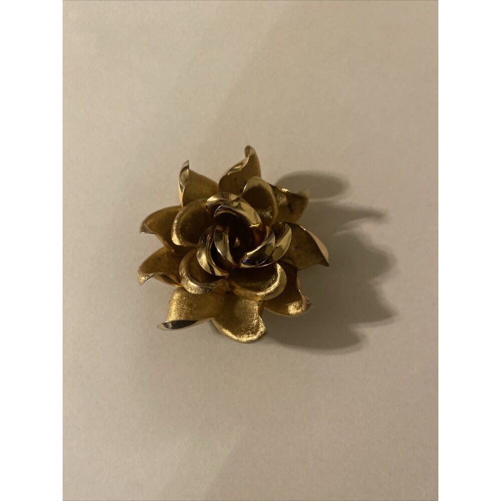 Vintage ROSE Flower Brooch Pin Heavy Gold Toned 60s 70s 80s E2